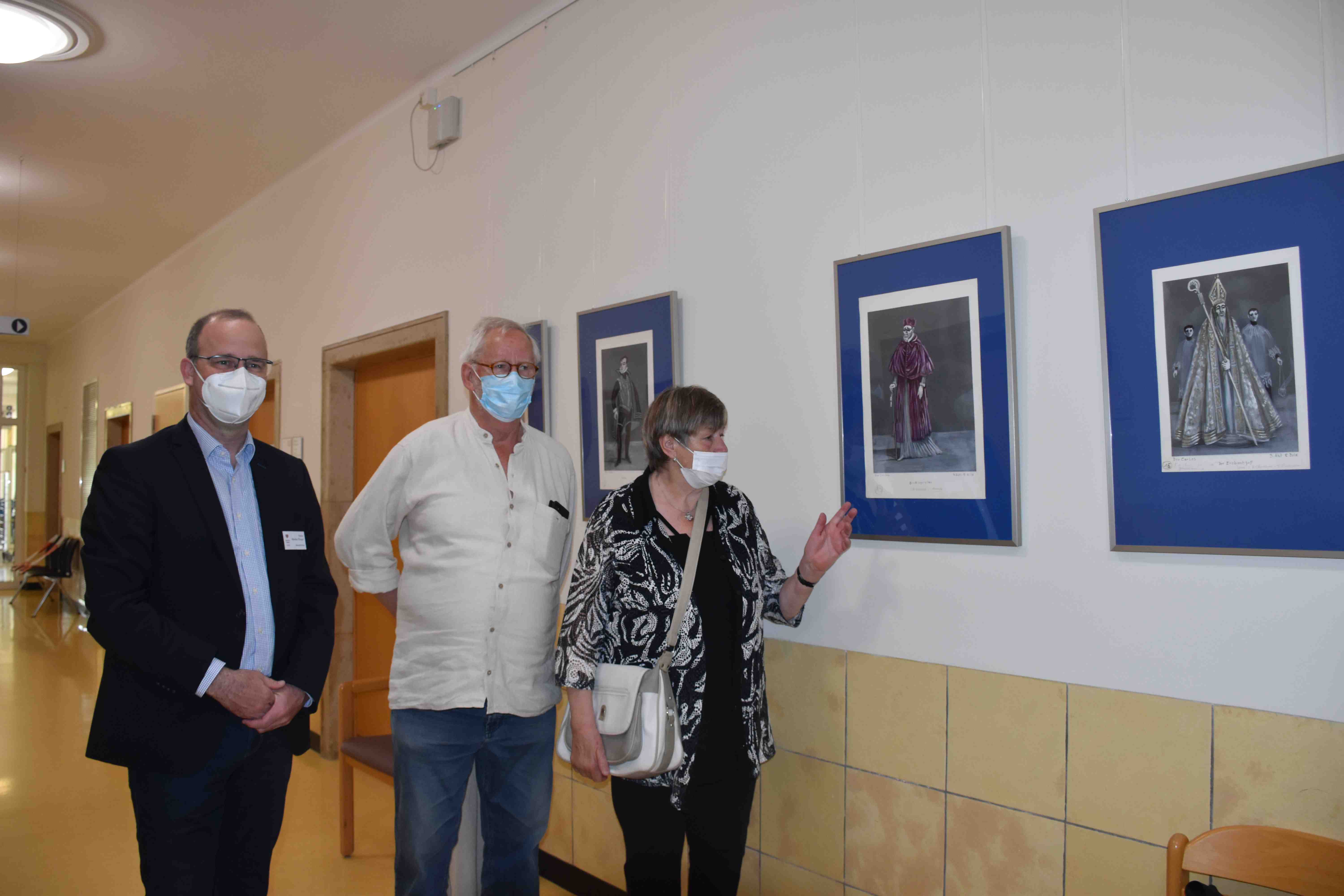 "Elektra", "Don Carlos" oder "Der Großinquisitor"- Ausstellung von Opernkostümbildern im Krankenhaus